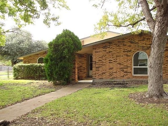 2nd image of 2501 Norway Dr