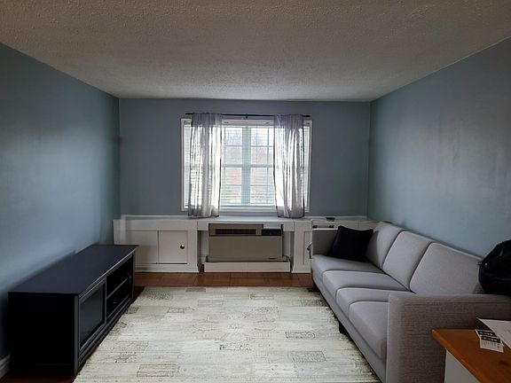 3rd image of 1708 W Abingdon Dr APT 302