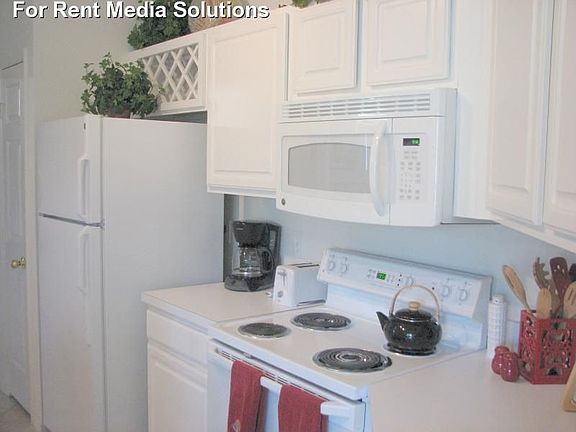 3rd image of 15350 Amberly Dr Unit 423