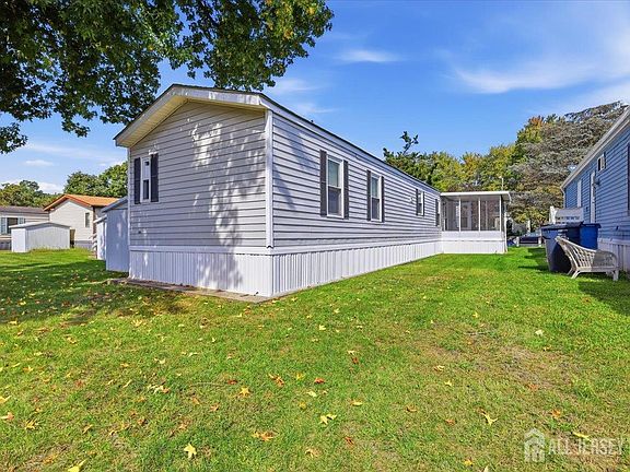 3rd image of 44 Longfellow Rd