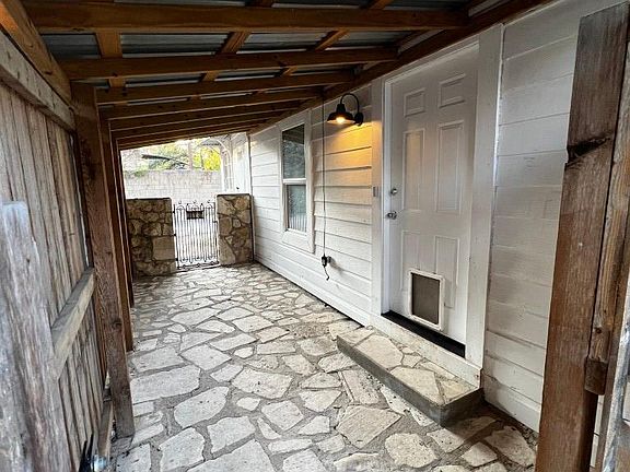 3rd image of 610 Cliff Dr Unit B