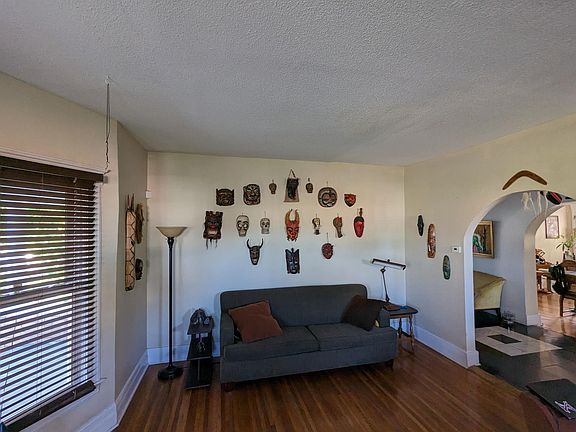 5th image of 107 Trowbridge St