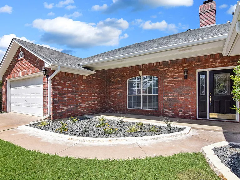 112 Tiger Cir — Photo 3