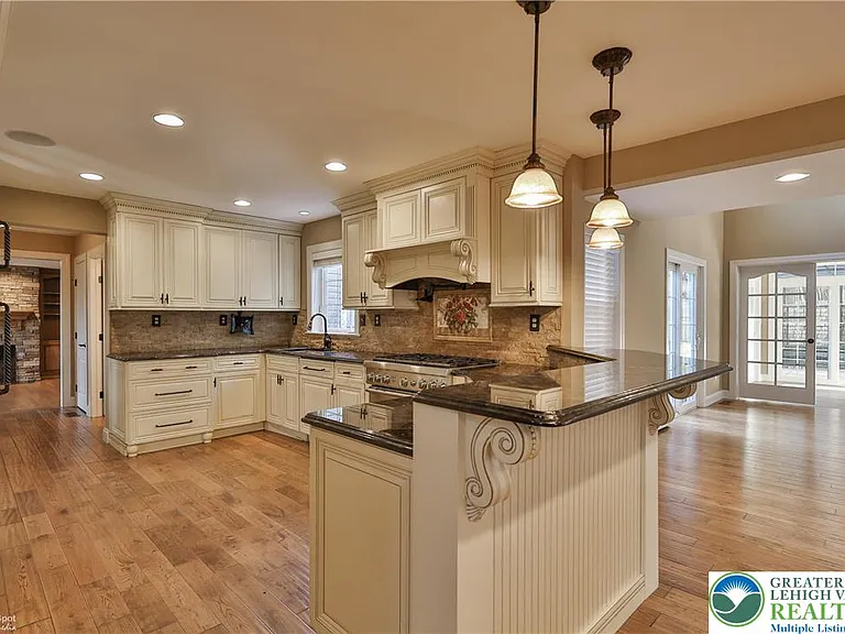 284 Walker Rd — Photo 39