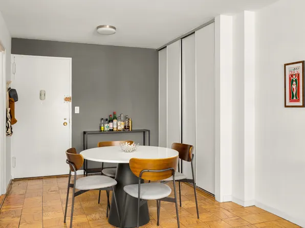 301 East 22nd Street image 4 of 5