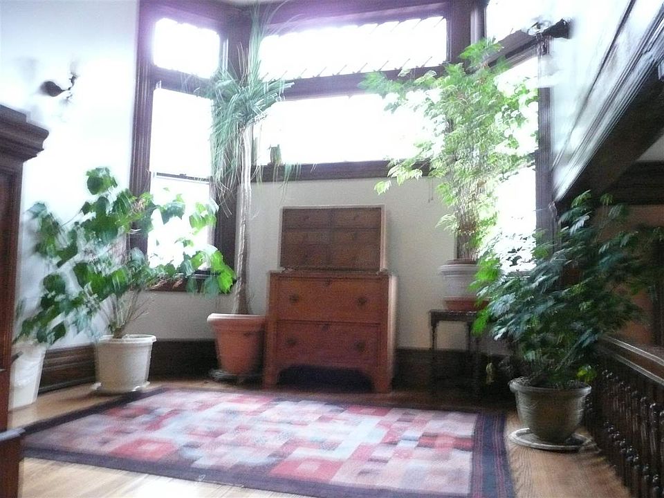1st image of 627 W Colfax Ave