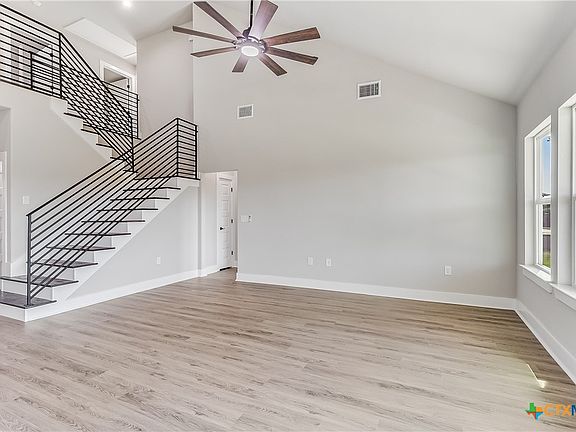 5th image of 2109 Park View Dr