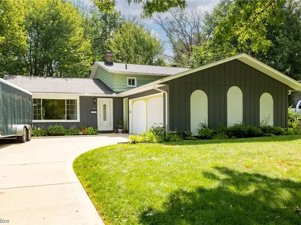 8633 Courtland Dr, Strongsville, OH 44149