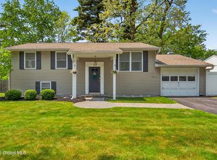 27 Spa Dr, Saratoga Springs, NY 12866