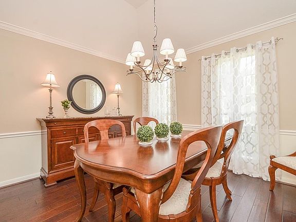 5th image of 1915 Garden Terrace Dr