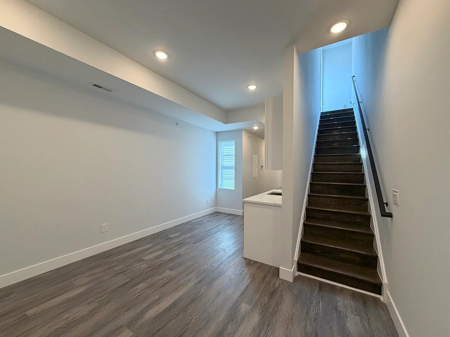 2 bed, 675 sqft, $1,600 — Photo 2