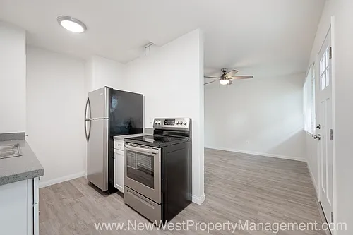 557 22nd St Photo 1
