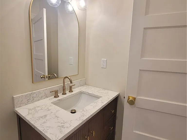 884 Main St #5 — Photo 13