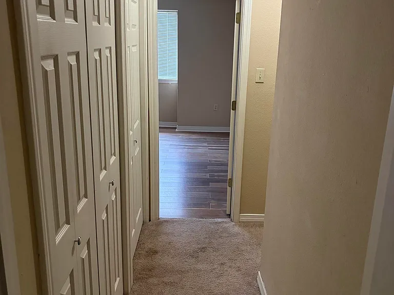 913 W Rothland St #A — Photo 16