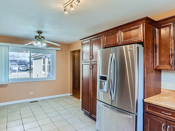 5th image of 335 N Braintree Dr