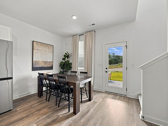5th image of 875 Gardenview Way