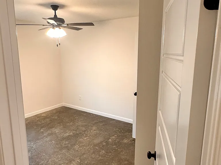 401 E Allen Ave — Photo 7
