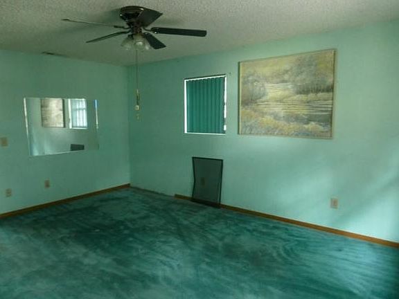 5th image of 136 Woods St
