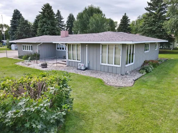 1402 2nd Ave SW, Rugby, ND 58368