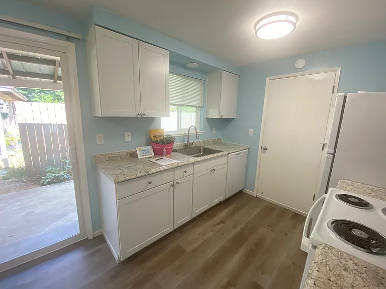 Kitchen - sink, dishwasher.