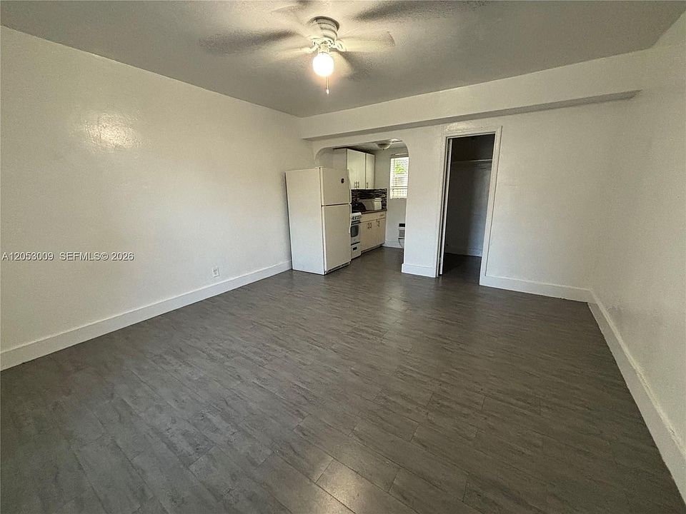 1st image of 1843 Dewey St #121
