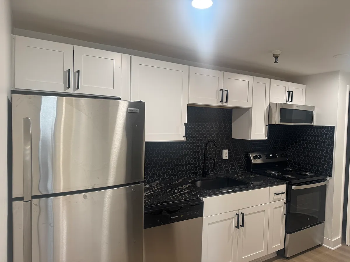 Building Photo - 446 James St #1