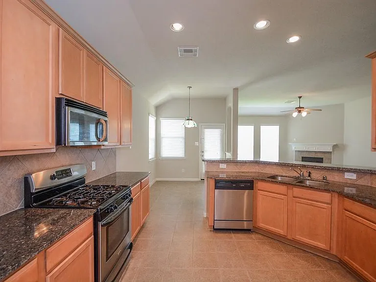 4911 Spring Showers Ct — Photo 6