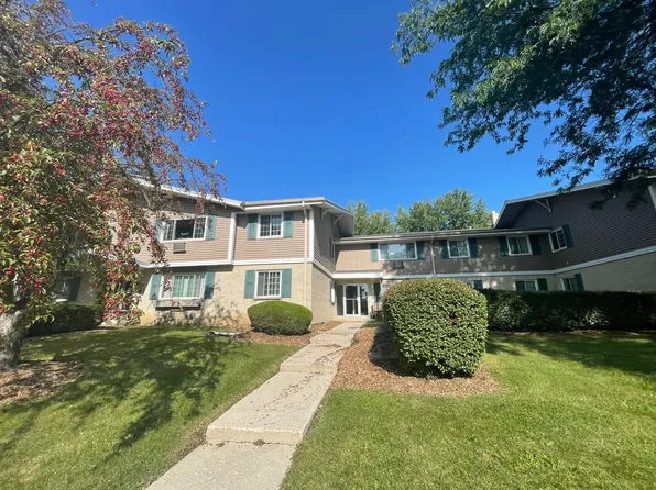 S352, W155N11352 Sylvan Cir #4, Germantown, WI 53022