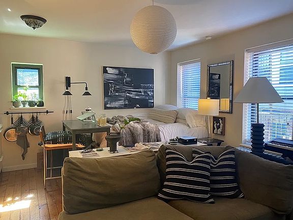 4th image of 303 E 10th St APT 4RB