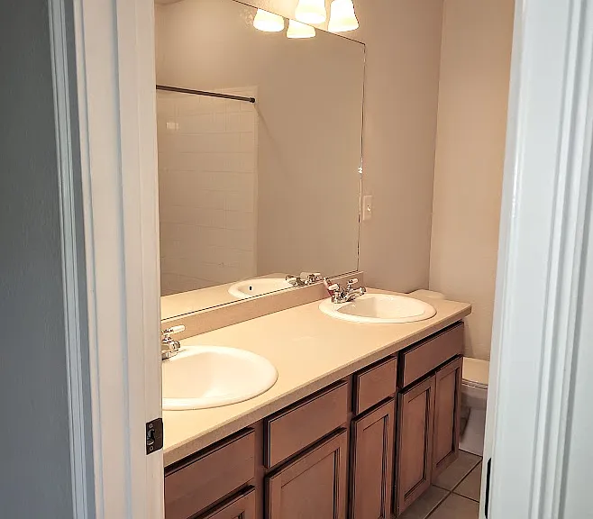 2935 NE 7th St #304 — Photo 8
