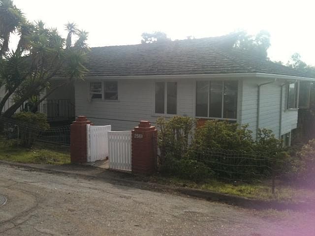 2nd image of 2587 Hillcrest Ave