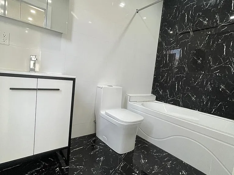 325 Avenue E #3 — Photo 4