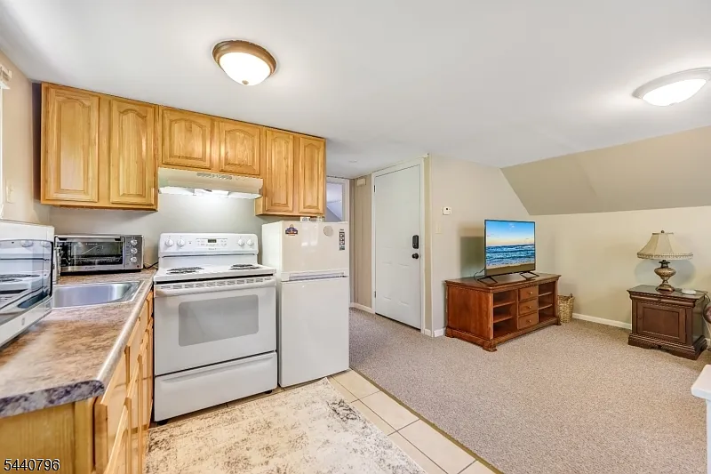 1 bed, 1.0 bath, $1,950 — Photo 4