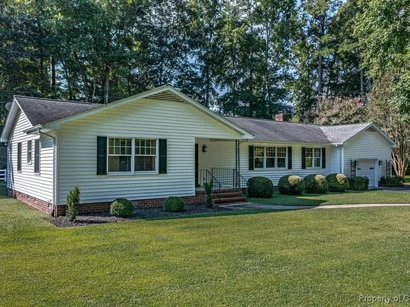 35 Powhatan Rd, Kilmarnock, VA 22482