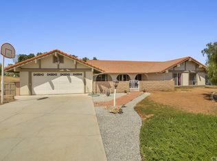 14590 Viewcrest Dr, Riverside, CA 92504