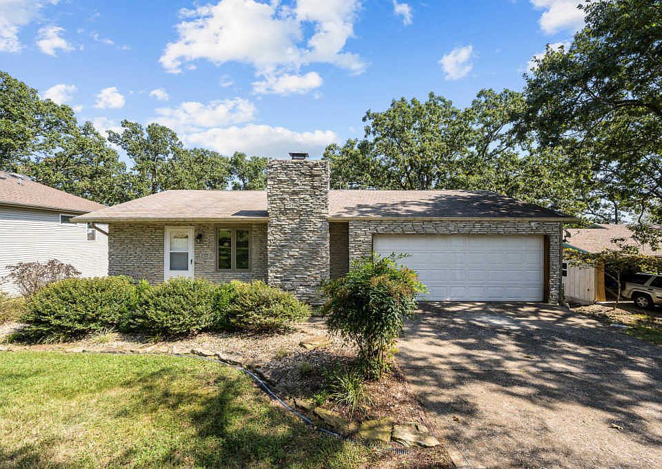 1st image of 137 Lakeshore Dr