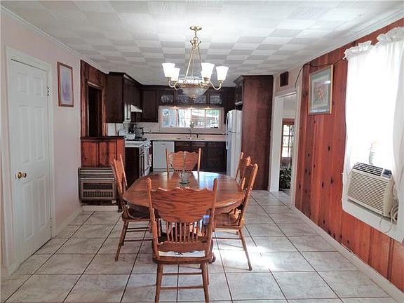 4th image of 627 Caston Ave