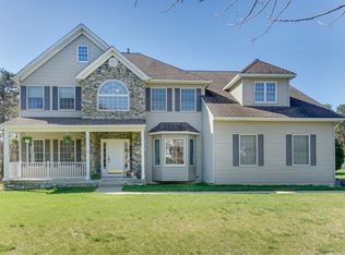 16 Pine View Ct, Monroe Township, NJ 08831