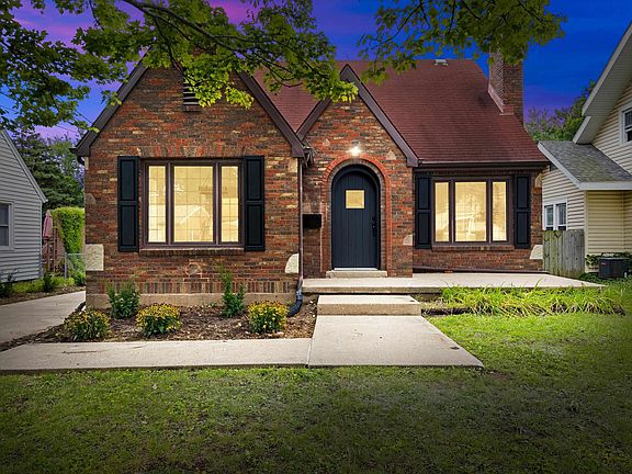 2nd image of 3114 N Delmar Ct