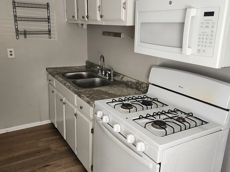 706 Stonewall St #B — Photo 6