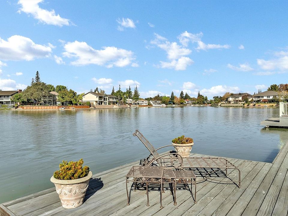 2nd image of 2425 Meadow Lake Dr