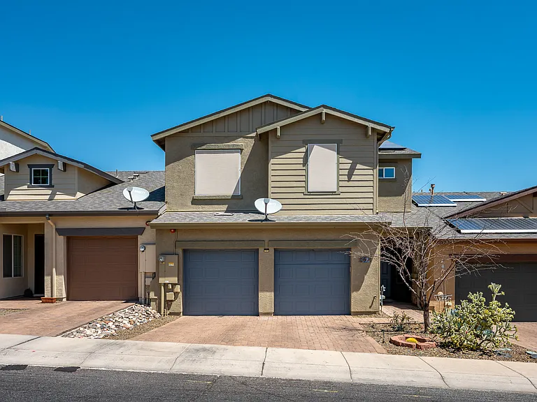 652 Brindle Dr — Photo 1