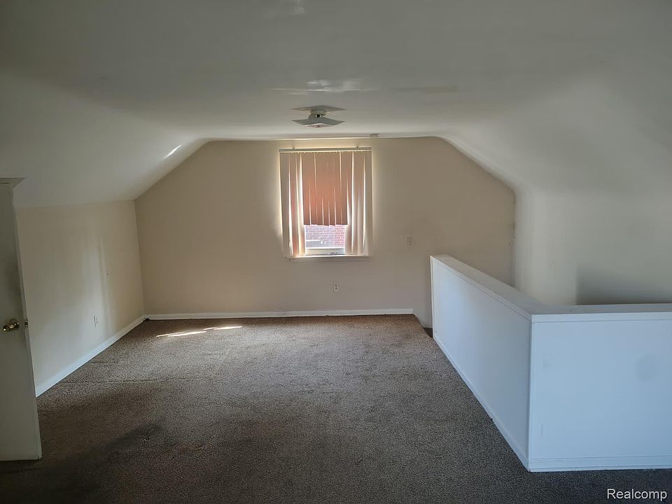 19399 Revere St, photo 7