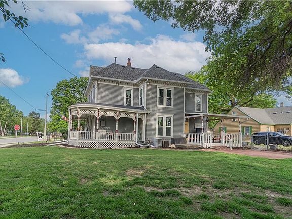 3rd image of 318 W Cedar St