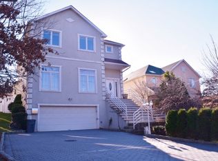 378 Fingerboard Rd, Staten Island, NY 10305