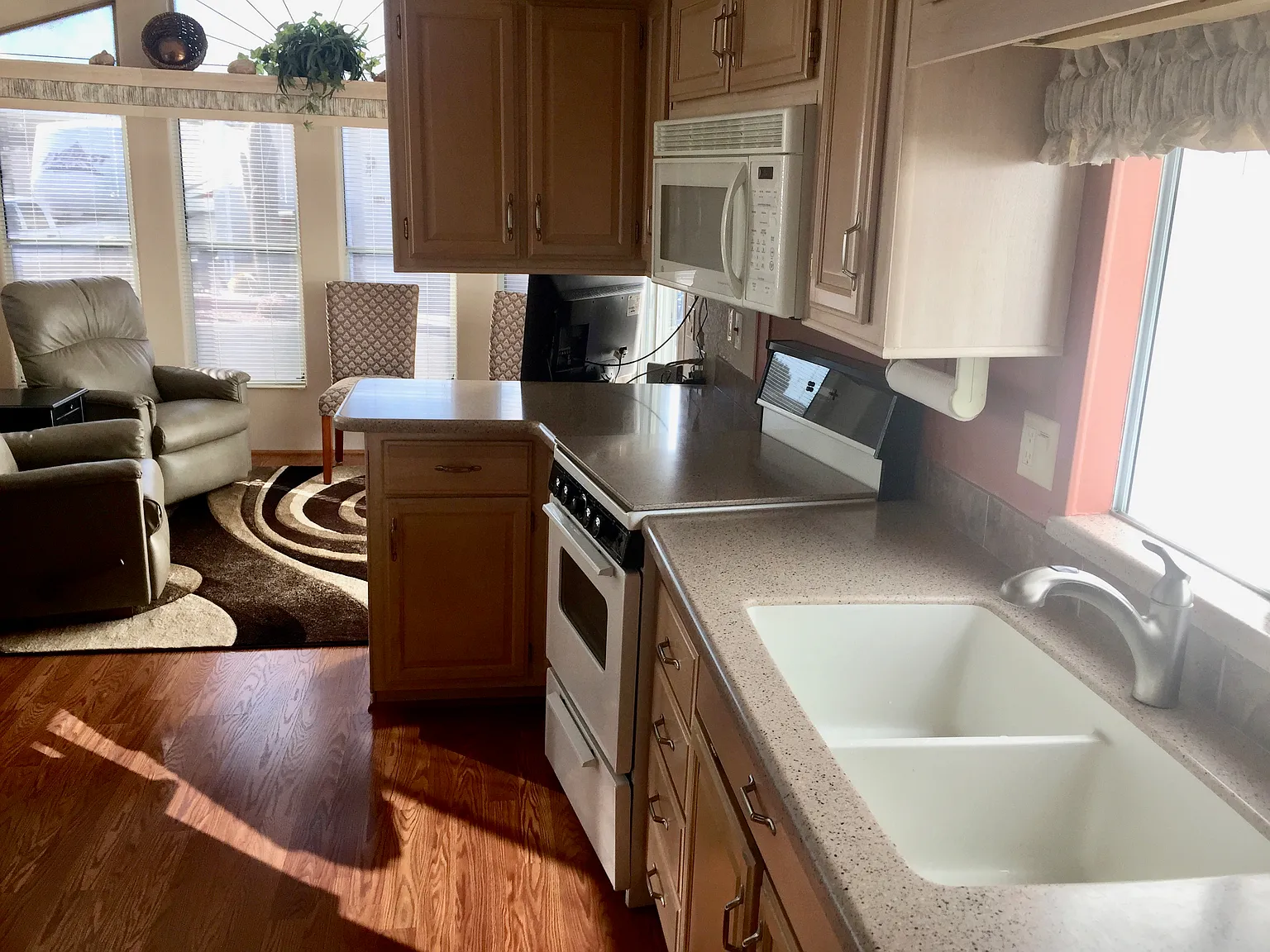 1 bed, 400 sqft, $1,600 — Photo 3
