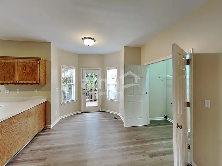 2702 Camden Ct — Photo 4