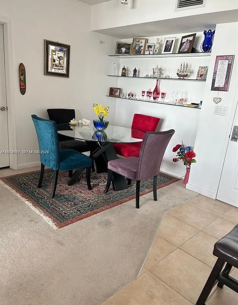 Toscano Condo — Photo 2