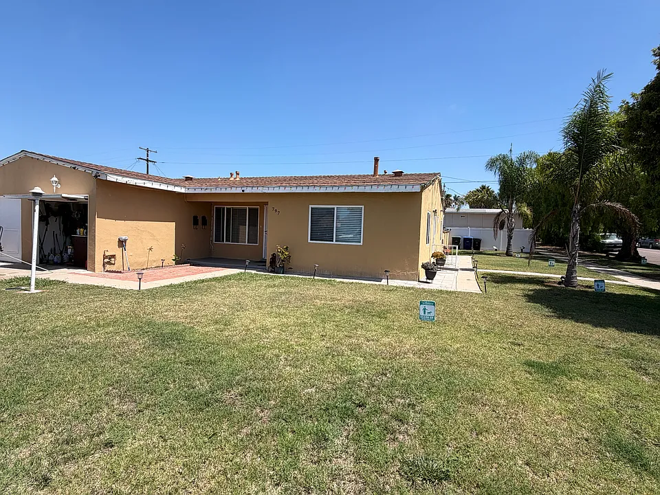 797 Oaklawn Ave #B