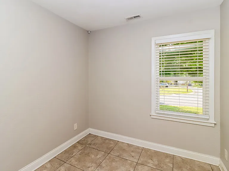 5401 Snow White Ln — Photo 7